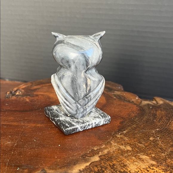 “hoo” Loves Owls 102: Hand-Carved Onyx Owl Figurine – Natural Stone Sculpture - Picture 4 of 4